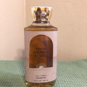 Bath & Body Works Fresh Coconut & Cotton Shower Gel
